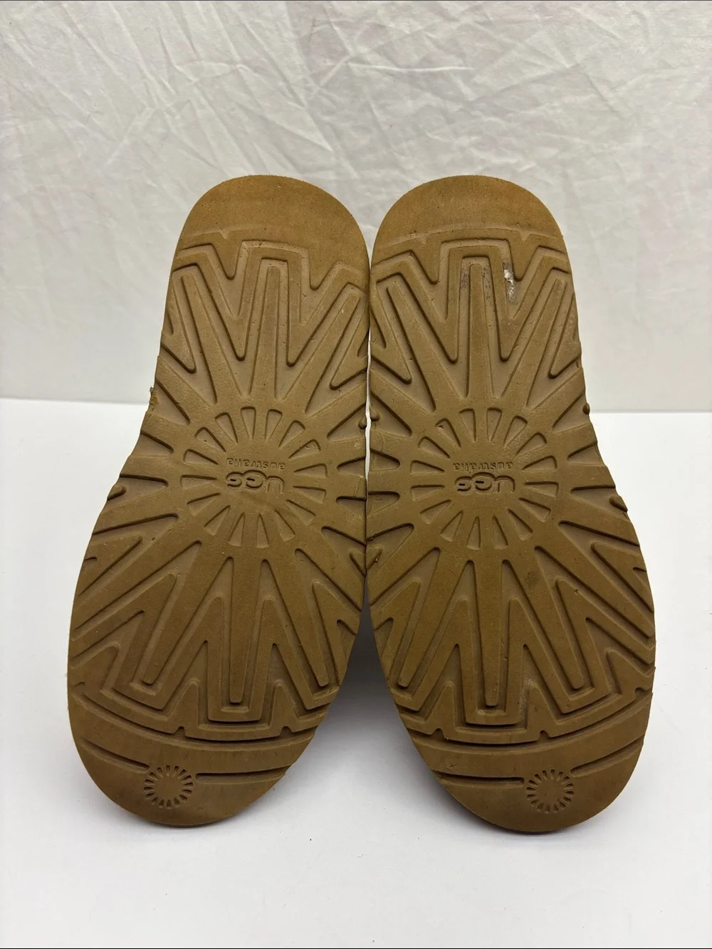 UGG Chestnut Short Suede Shearling Boots, SZ 5 for big girl, box 39